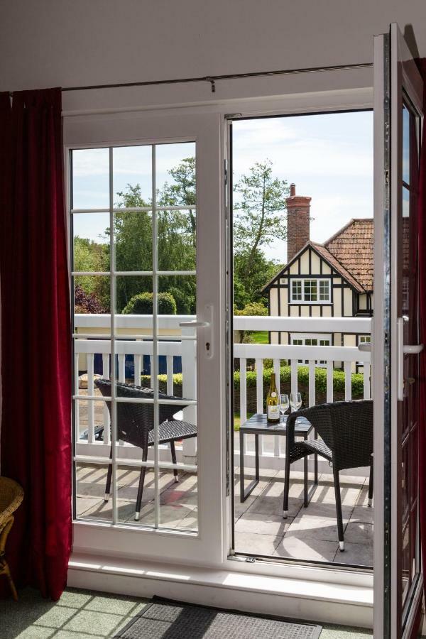 Lake Cottage - A Large Holiday Home In Thorpeness - Close To The Beach And The Meare - Aldeburgh Coastal Cottages Exterior photo